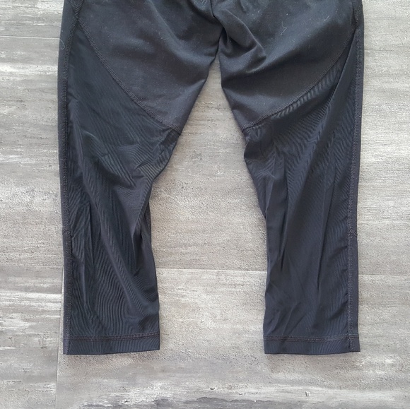 Black High Waisted Zella Athletic S Capri - Picture 3 of 4